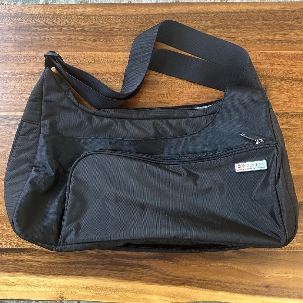 Victorinox Swiss Army Expandable Crossbody Messenger Bag Black Adjustable Strap